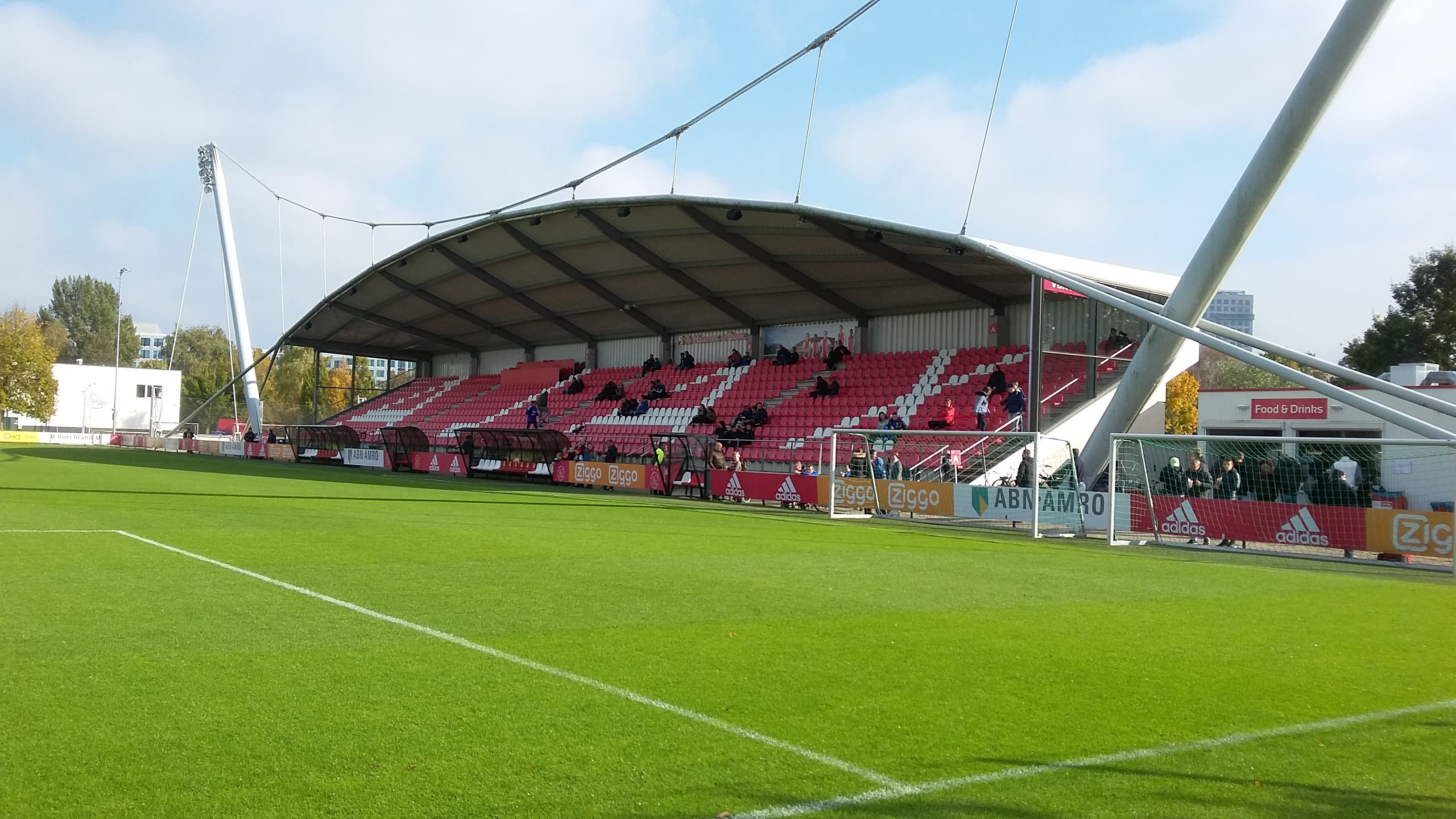 Sportcomplex De Toekomst stand and pitch