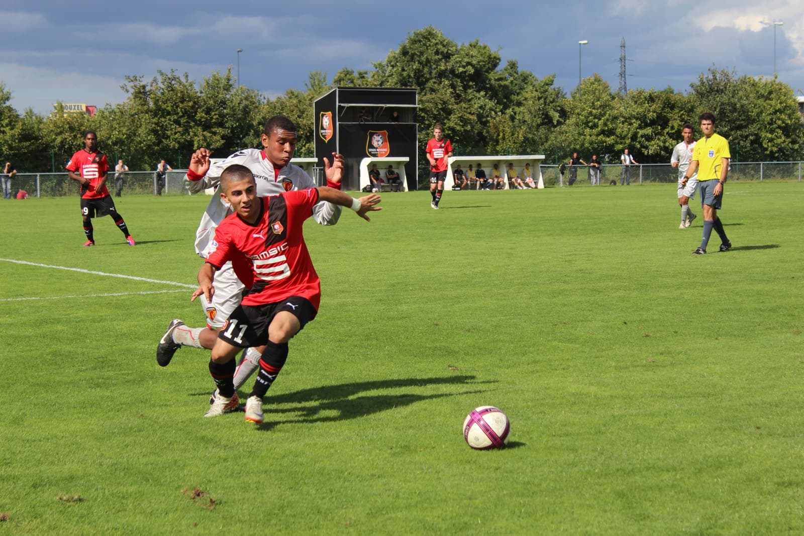RC Lens player shielding the ball in training